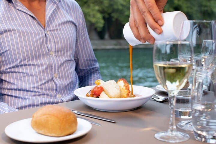 Bateaux Parisiens Seine River Gourmet Lunch & Sightseeing Cruise — photo 11