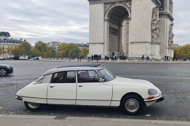 Vintage Car Paris Tour Citroën DS with open roof Paris City Tour — photo 13