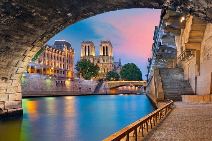 Urban escape game in Paris - Red Nights — photo 1
