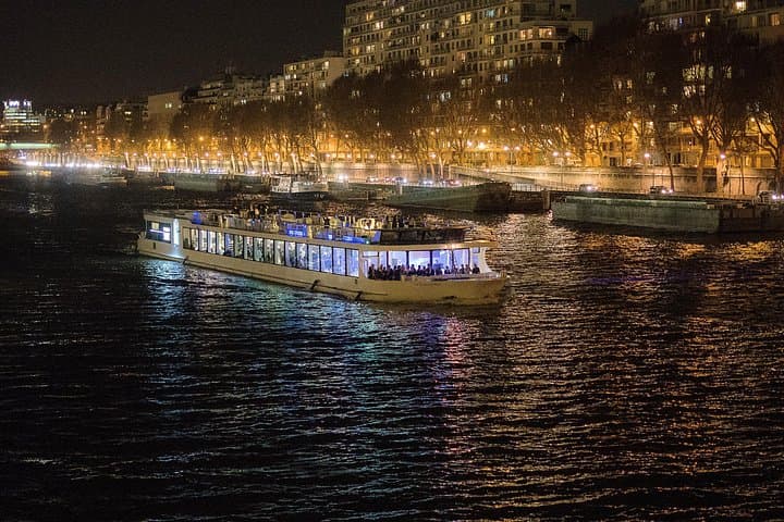 Paris Gourmet Dinner Seine River Cruise with Singer and DJ Set — photo 17