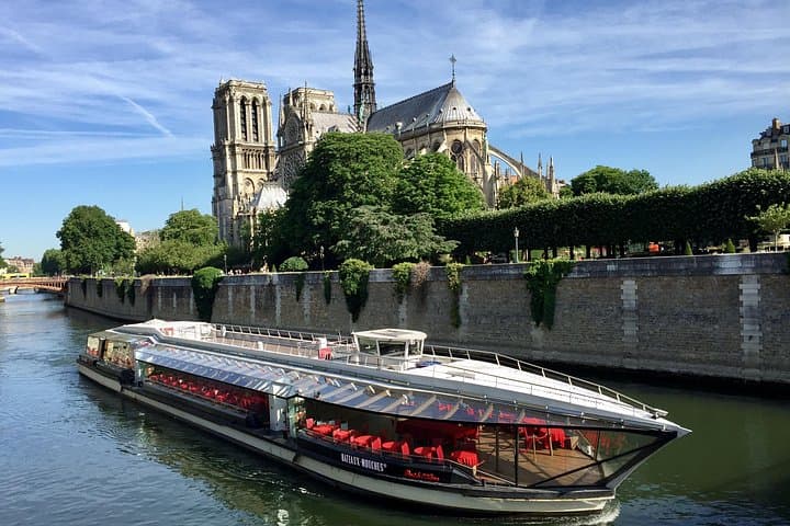 Paris Christmas Special Lunch Cruise by Bateaux Mouches® — photo 2
