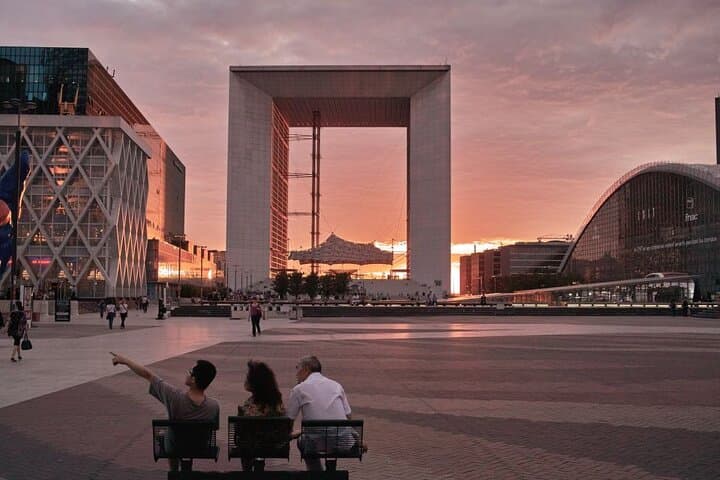 Paris La Défense : Private Walking Tour — photo 1