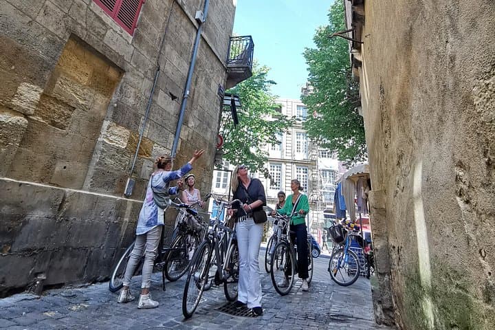 Bordeaux by Bicycle: 3-Hour Immersive Tour by Monsieur Bacchus