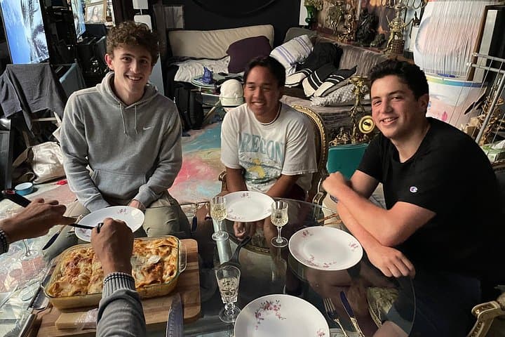 Dinner in a Bohemian Artist Apartment in Central Paris — photo 10