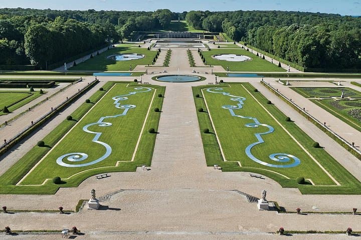 Vaux-le-Vicomte Castle Day Trip with Chateaubus Shuttle — photo 5