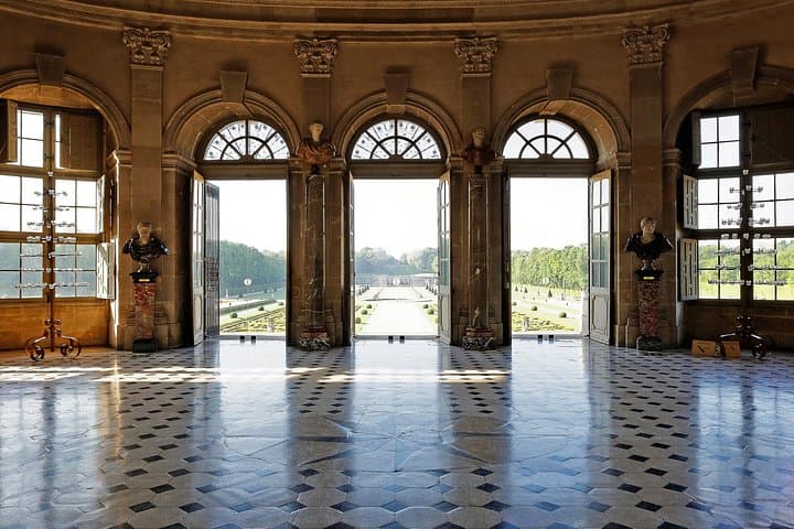 Vaux-le-Vicomte Castle Day Trip with Chateaubus Shuttle — photo 6
