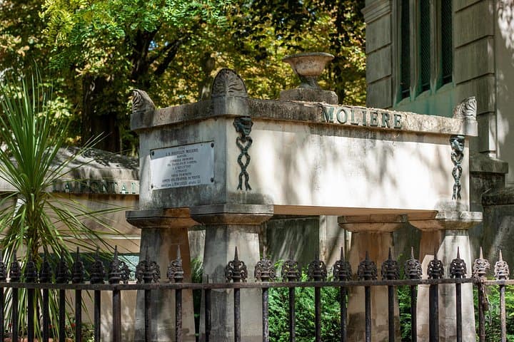 Paris: Famous Graves of Pere Lachaise Cemetery Guided Tour — photo 11