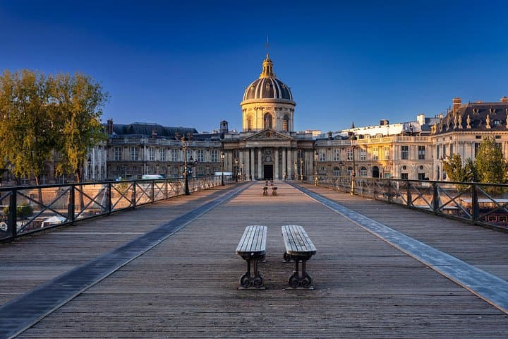 Paris: Private TV Character Walking Tour with River Cruise Option — photo 2