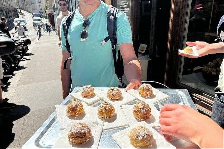 Crepes, Chocolates and Macarons in Montmartre — photo 5
