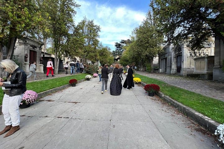 Paris: Haunted Père Lachaise Cemetery Guided Tour — photo 13
