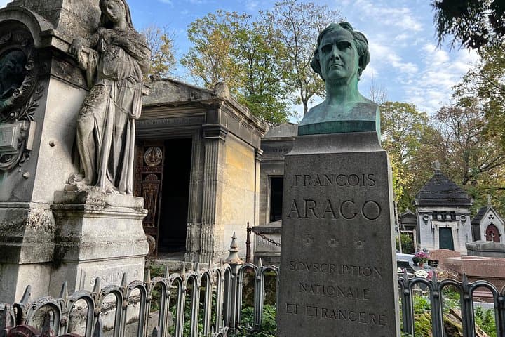 Paris: Haunted Père Lachaise Cemetery Guided Tour — photo 15