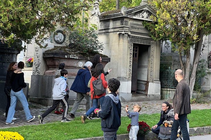 Paris: Haunted Père Lachaise Cemetery Guided Tour — photo 16