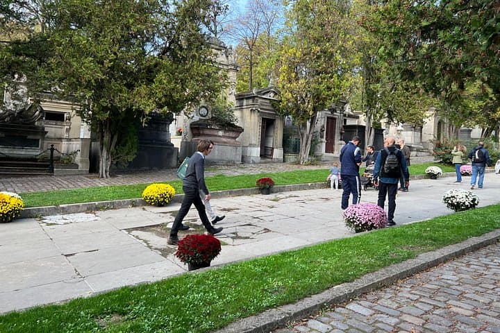 Paris: Haunted Père Lachaise Cemetery Guided Tour — photo 17