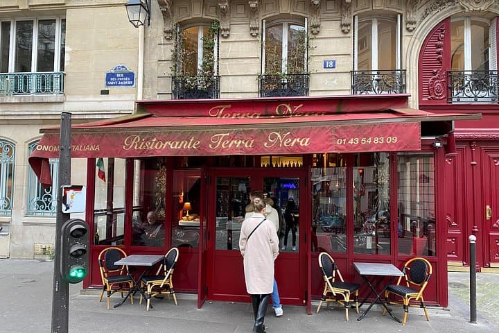 Paris: Private TV Character Walking Tour with River Cruise Option — photo 7