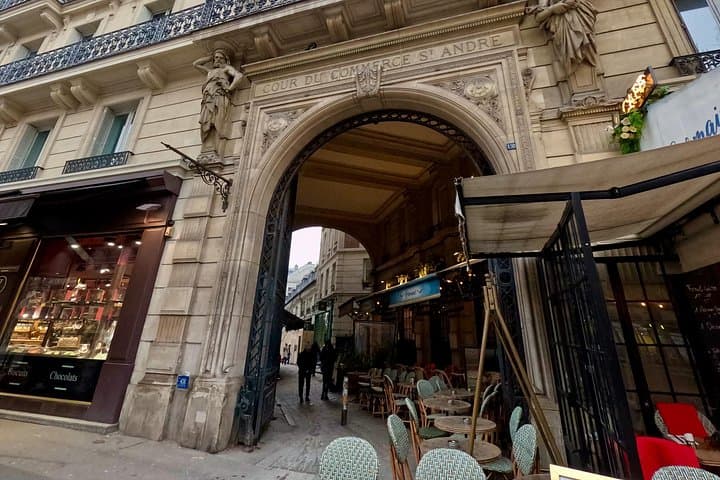 Paris: Private TV Character Walking Tour with River Cruise Option — photo 10
