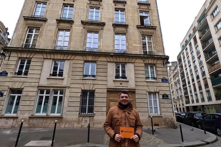 Paris: Private TV Character Walking Tour with River Cruise Option — photo 14