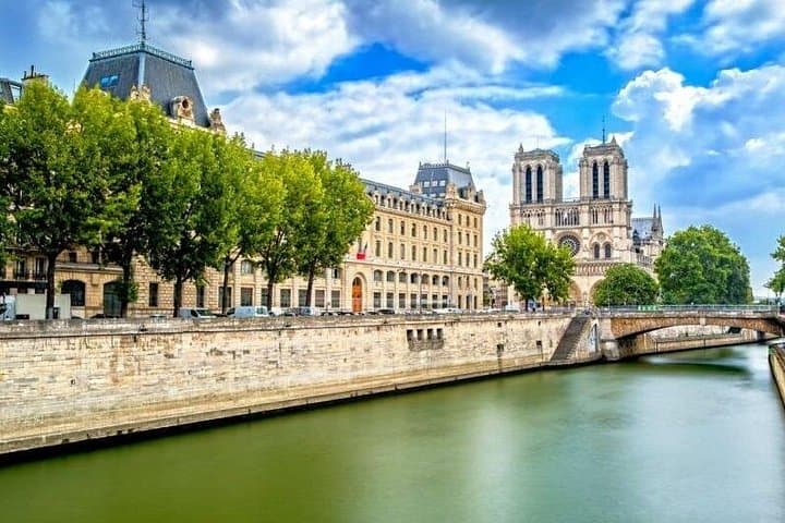 Paris Notre Dame & Île de la Cite: Max 6 People Group or Private — photo 1