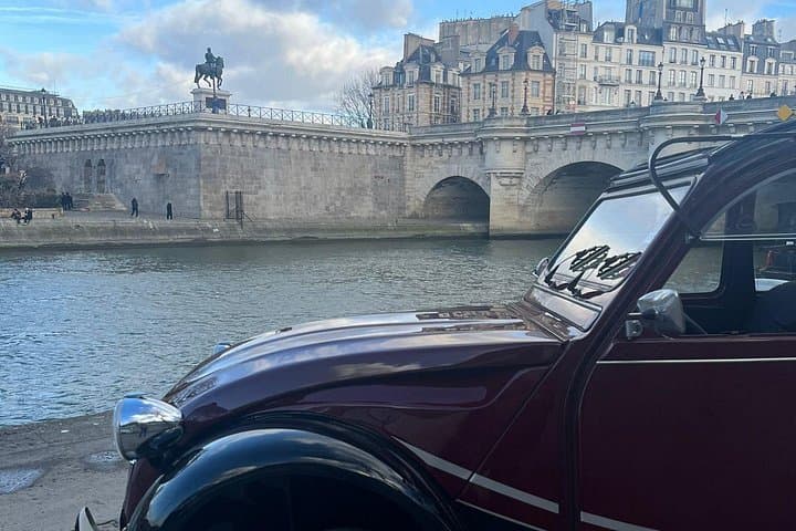 Private tour Paris Little-known places 2 hours in Citroën 2CV — photo 4