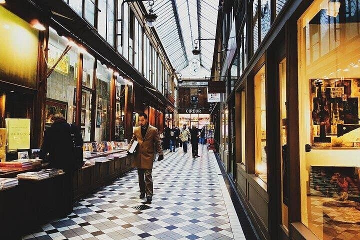 Les Puces de Saint Ouen Flea Market Private Tour in Paris — photo 6