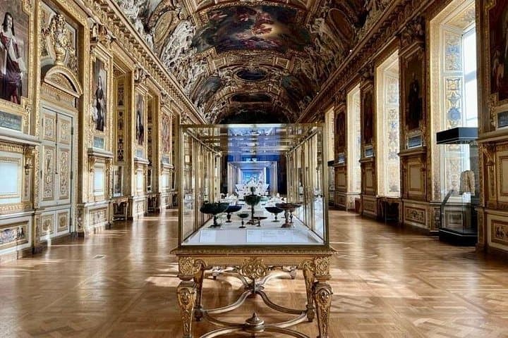 Semi-Private Louvre Highlights Tour with Mona Lisa, Max 6 People — photo 4