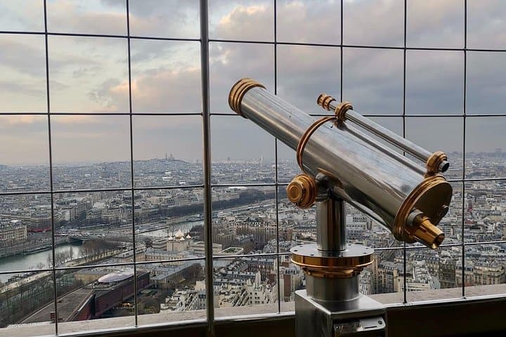 Eiffel Tower Guided Tour to the Summit, Small Group of Max 10 — photo 7