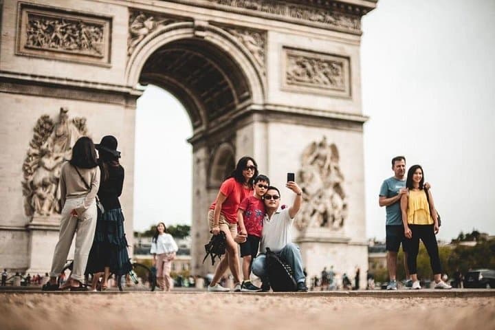 Arc de Triomphe and Seine River Cruise — photo 2