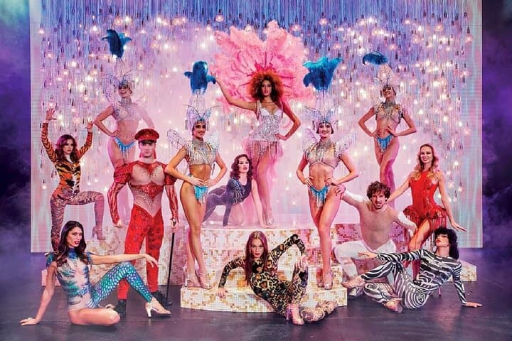 Paris Paradis Latin Cabaret Show with Champagne — photo 2