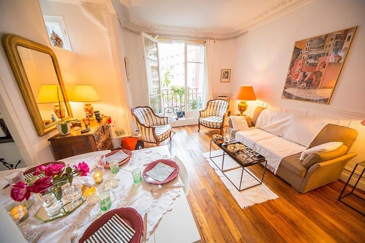 Seasonal Parisian Dinner in an Elegant Montmartre Home — photo 2