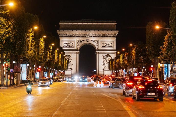 2-hour Private Night Ride in a Citroën 2CV in Paris — photo 7