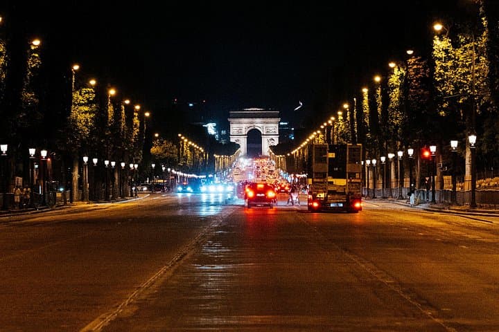 2-hour Private Night Ride in a Citroën 2CV in Paris — photo 8