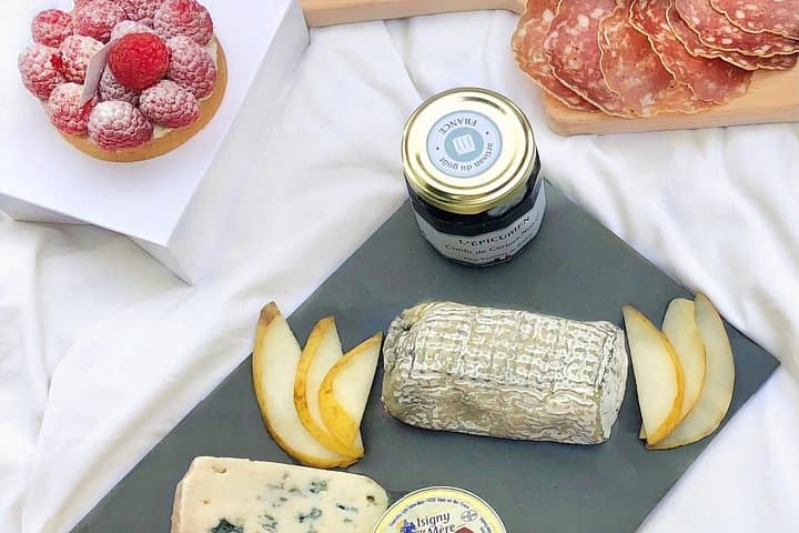 Experience a Decadent French Picnic with Wine Pairing in Paris — photo 8