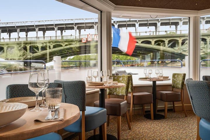Paris Capitaine Fracasse 3 Course Seine River Dinner Cruise — photo 8
