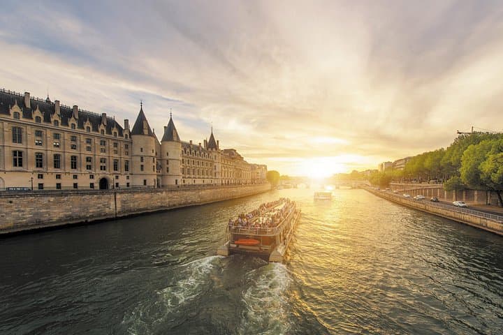 Guided Tour of the Louvre Museum with Seine River Cruise Ticket — photo 11
