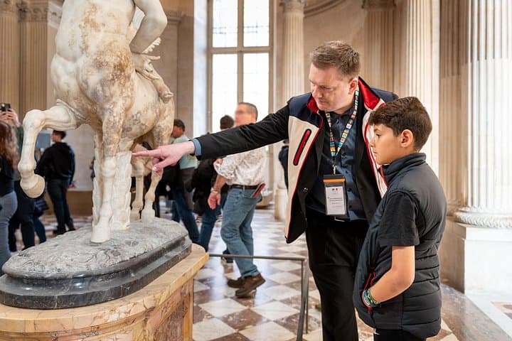 Paris: Louvre Private Family Tour for Kids + Skip-the-Line Entry — photo 2