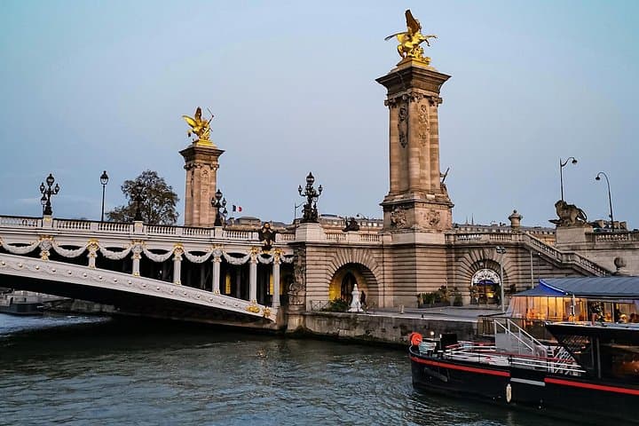 Paris Capitaine Fracasse 3 Course Seine River Dinner Cruise — photo 13