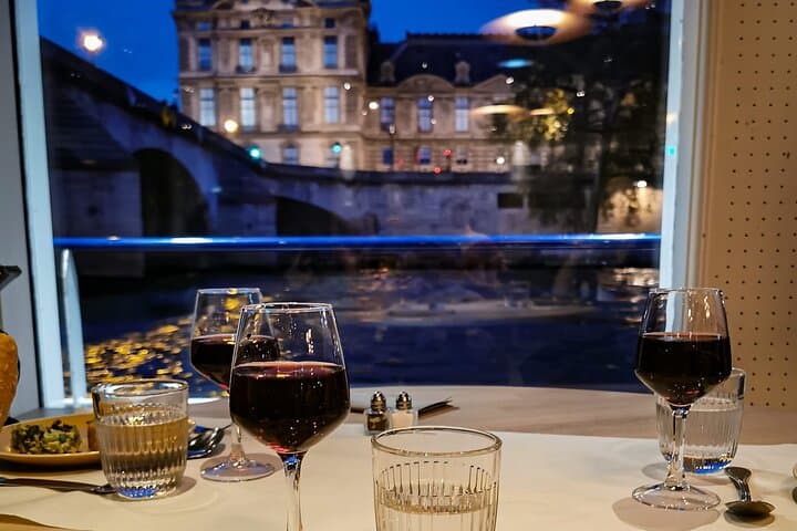 Paris Capitaine Fracasse 3 Course Seine River Dinner Cruise — photo 4