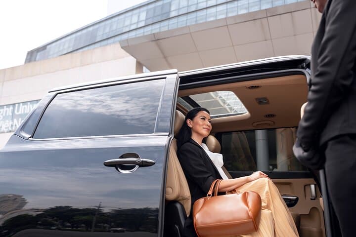 Taxi Paris Charles de Gaulle Airport to Paris in Private Minivan — photo 1