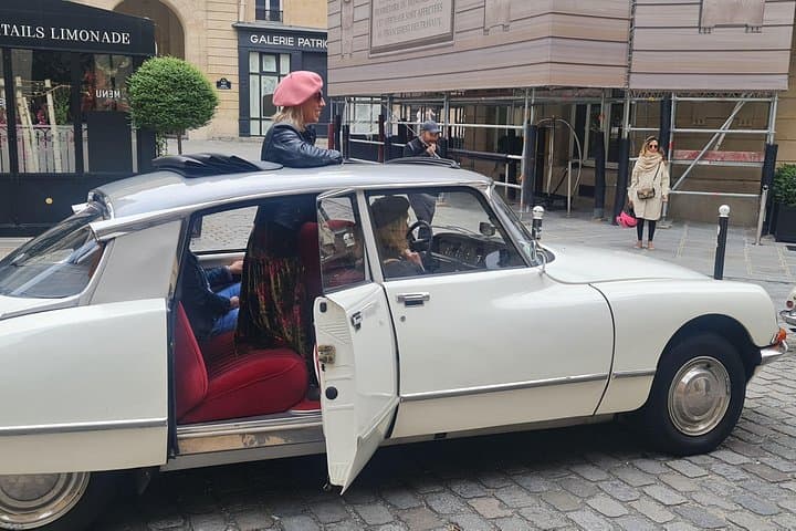 Vintage Car Paris Tour Citroën DS with open roof Paris City Tour — photo 15