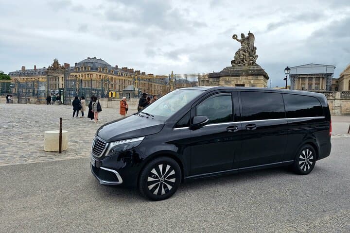 VERSAILLES CASTLE Round-Trip Transfer from Paris by Luxury Van — photo 1