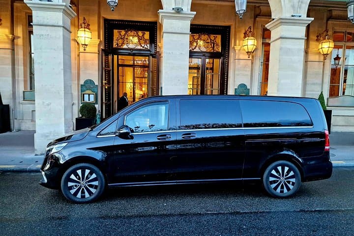 Private Transfer: Paris City to Paris Airport CDG by Luxury Van — photo 1