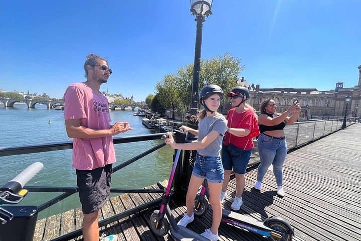 Paris City Tour by E-Scooter with Fun Guide (Small groups) — photo 4
