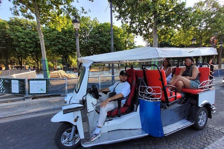 Paris with a Tuk Tuk - Private 2-Hour TukTuk Tour — photo 4