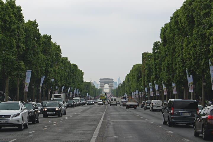 Arc de Triomphe and Champs Élysées Walking Tour — photo 7