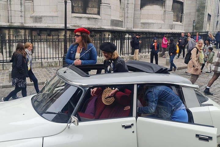 Vintage Car Paris Tour Citroën DS with open roof Paris City Tour — photo 18