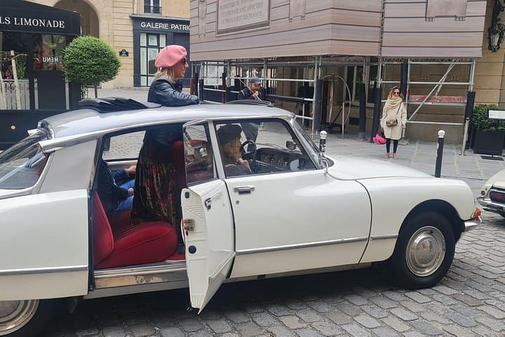 Vintage Car Paris Tour Citroën DS with open roof Paris City Tour — photo 13