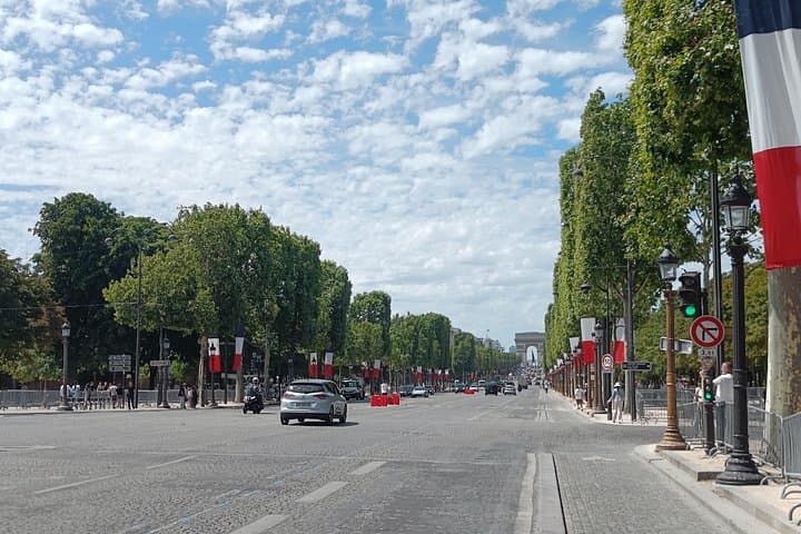 Sightseeing tour of most iconic parisian monuments (rickshaw) — photo 4