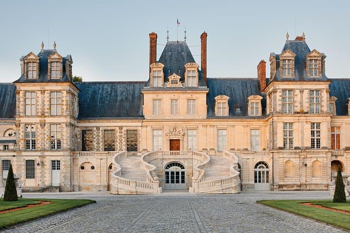 Round transfer to Fontainebleau and Vaux le Vicomte from Paris — photo 6