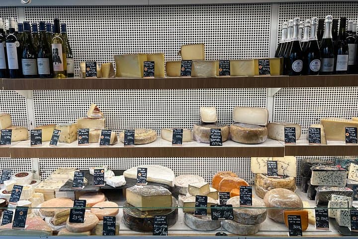Paris Champagne & Food Tour with Tastings in Saint-Germain — photo 2