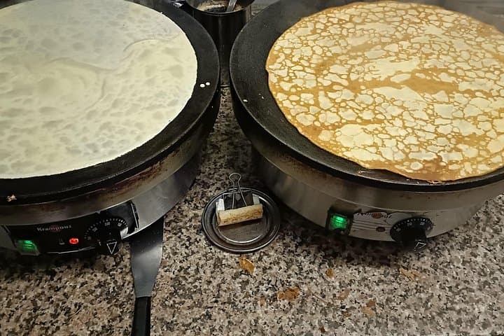 Amazing Sweet Crêpe Cooking Class Paris — photo 8