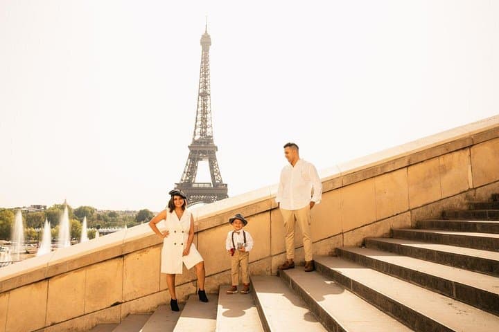 Professional Eiffel Tower Photo Tour with VOGUE Photographer — photo 15